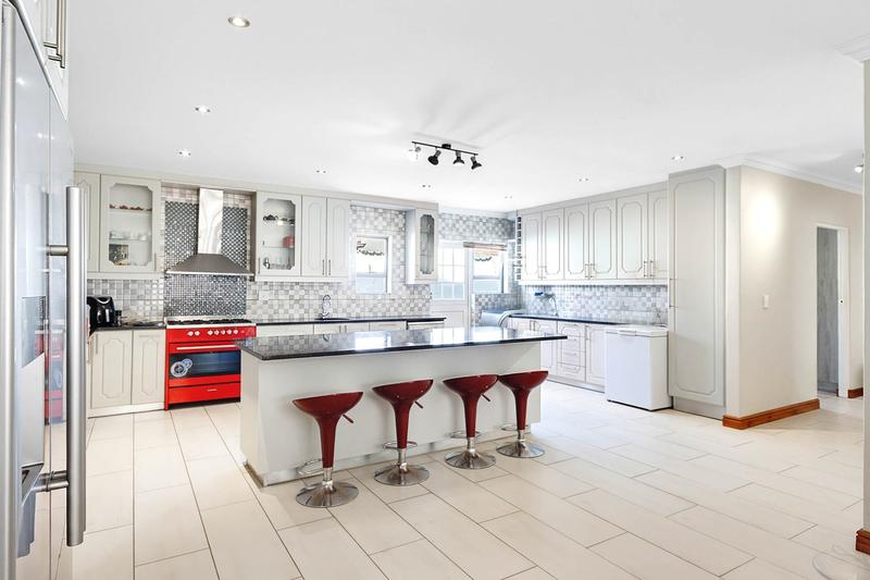 To Let 4 Bedroom Property for Rent in Gordons Bay Central Western Cape